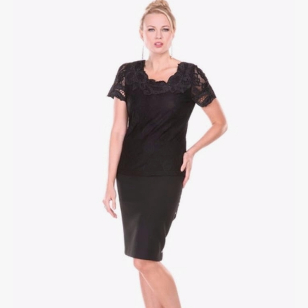 Gizel lace top size small NWT